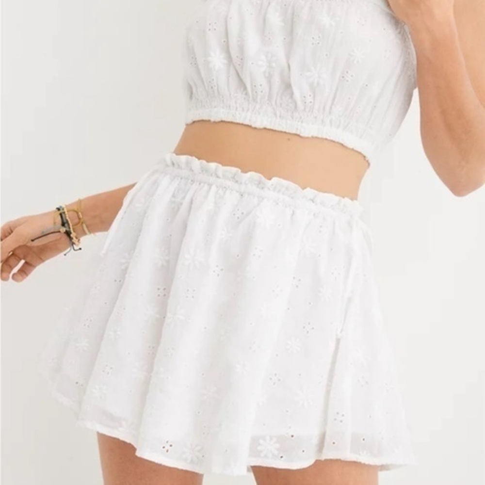 Like new! Aerie floral embroidered high waisted mini skirt